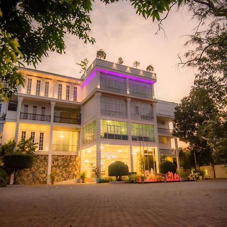 Royal Reach Udawalawe Hotel ภายนอก รูปภาพ