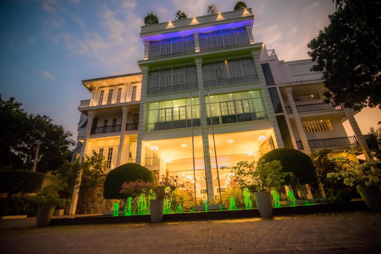 Royal Reach Udawalawe Hotel ภายนอก รูปภาพ